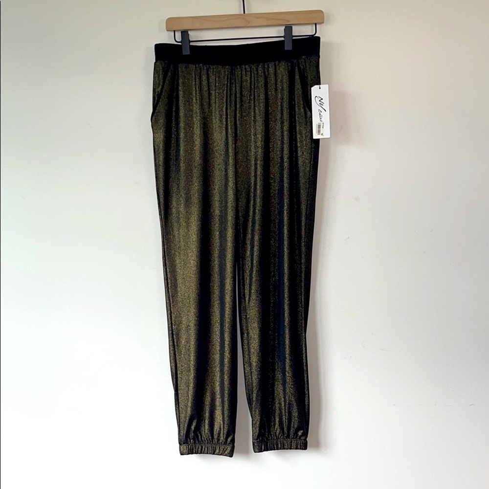 NY Collection Black and Gold Jogger Metalic